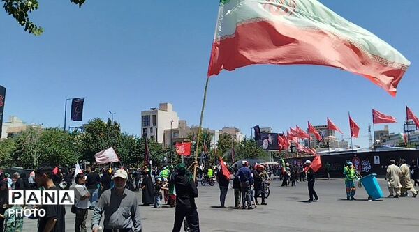خورشید در افق ، راه در تداوم حماسه حضور در مراسم تشییع رهبر فقید انقلاب