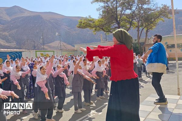 اجرای تئاتر آموزشی در مدرارس فیروزکوه