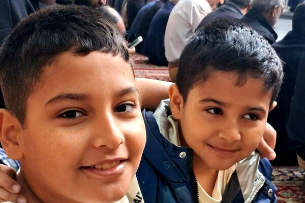 حضور دانش‌آموزان و فرهنگیان ناحیه دو شهرری در نماز جمعه 