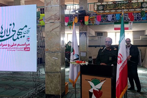 گل‌های سپاس بر مزار قهرمانان شیراز