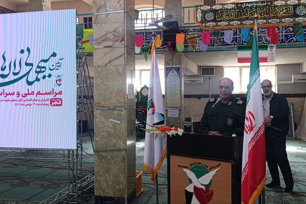 گل‌های سپاس بر مزار قهرمانان شیراز