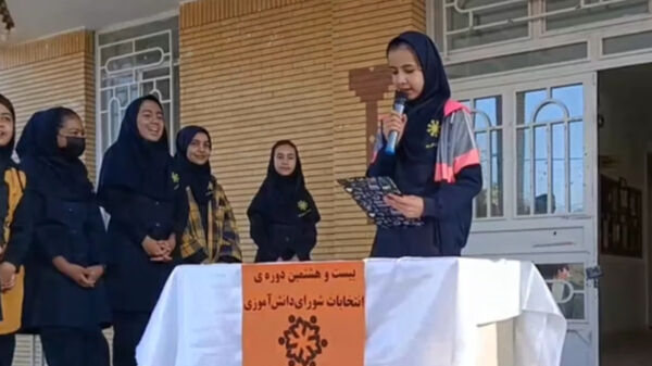 آیین برگزاری انتخابات شورای دانش آموزی در دبیرستان فرزانگان