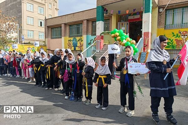 آغاز المپیاد ورزشی مدرسه هاشمی رفسنجانی ۲ ورامین با حضور پرشور دانش‌آموزان