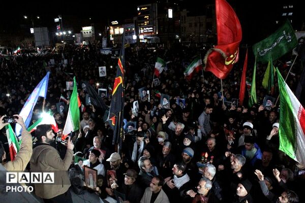 لبیک یا خامنه‌ای