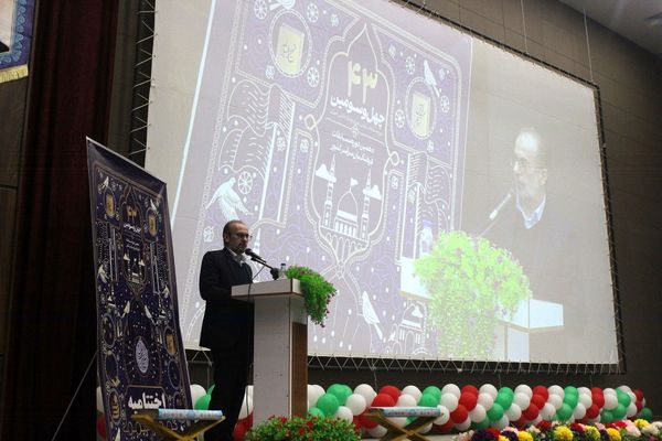 تقدیر از دانش‌آموزان و فرهنگیان برگزیده مسابقات قرآنی در استان قم