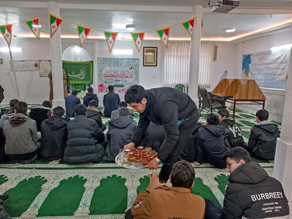 جشن ولادت باسعادت حضرت مهدی (ع) در دبیرستان نمونه آیت‌الله خامنه‌ای