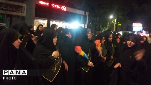 برگزاری کاروان نمادین امام رضا(ع) در نیشابور