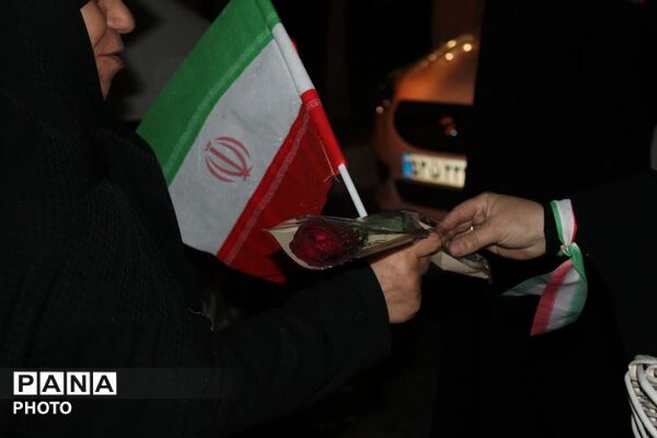 تقدیر از دختران همدانی در تجمعات شبانه به‌مناسبت روز دختر