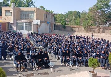 جشن ولادت امام رضا (ع) دردبیرستان شهید تیمسار فلاحی ناحیه 1 کرج 