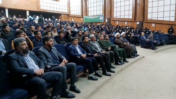 سی‌ودومین اجلاس سراسری نماز و یادواره شهدای دانش‌آموز در تویسرکان 