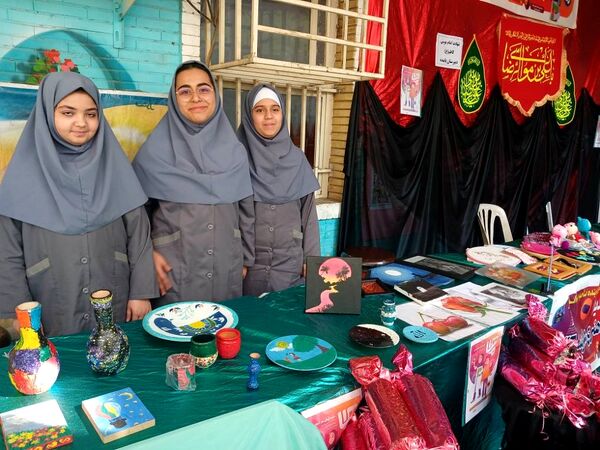 برگزاری رویداد "هفته ماها" در دبیرستان پاینده اهواز