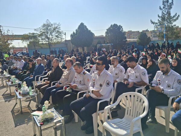 گرامیداشت پدافند غیرعامل با حضور مسئولان شهرستان در دبیرستان وکیلی ۹