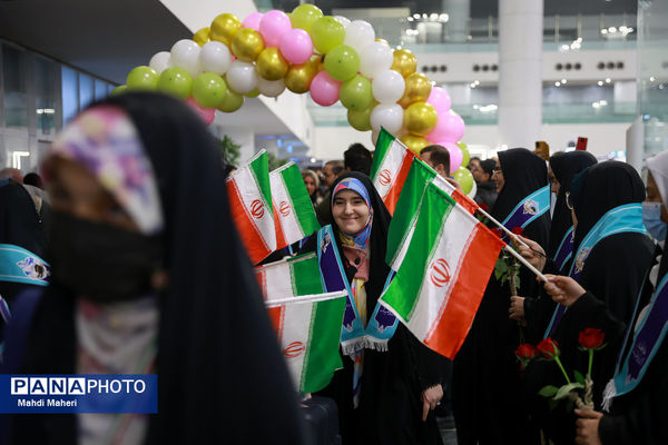 بدرقه آخرین کاروان دانش‌آموزان عمره‌گزار از ایستگاه پروازی تهران