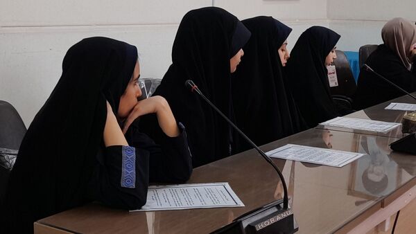 برگزاری اولین جلسه همیاران مشاور دبیرستان شاهد عصمت ناحیه۳ کرج در سال تحصیلی جدید 