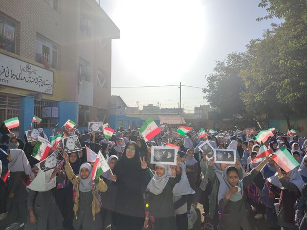 شادی دانش‌آموزان مدرسه مهندس رحمانی فرد ناحیه یک مشهد مقدس