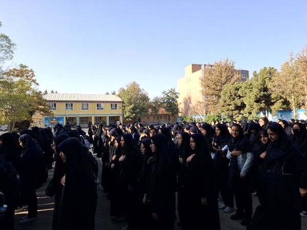 زنگ مهر در دبیرستان شاهد تقوا پیشگان ناحیه ۴ مشهد نواخته شد