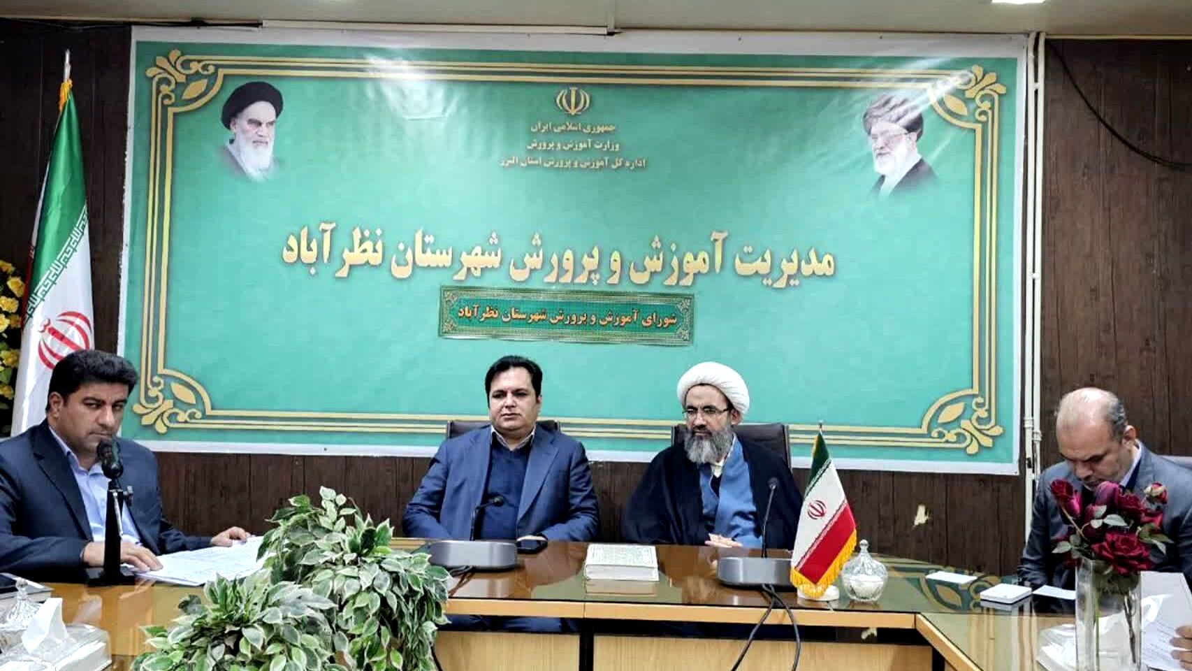 نهضت مدرسه‌سازی باید در اولویت آموزش‌وپرورش قرار گیرد