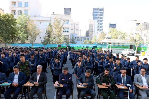 آیین بازگشایی مدارس و نواختن زنگ مهر ایثار و شهادت در ناحیه ۶ مشهد 