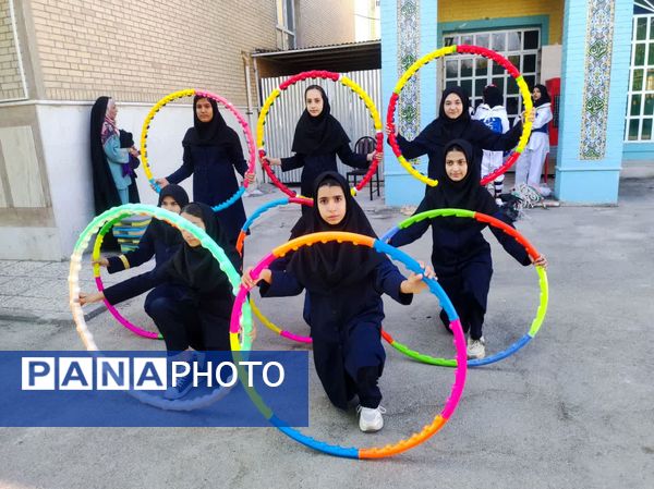 یک روز شاد در دبیرستان امام خامنه‌ای با المپیاد ورزشی درون مدرسه‌ای 