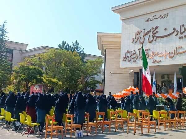 برگزاری جشن جوانه‌ها در دبیرستان آرمینه مصلی نژاد ناحیه ۶ مشهد
