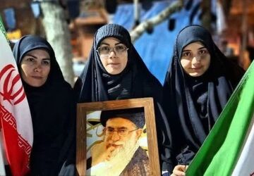 تجمع مردم ازنا در خیابان و عزاداری برای امام مظلوم در ماه محرم