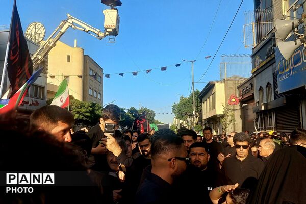 دسته عزاداران تهرانی به مناسبت شهادت امام حسین (ع)