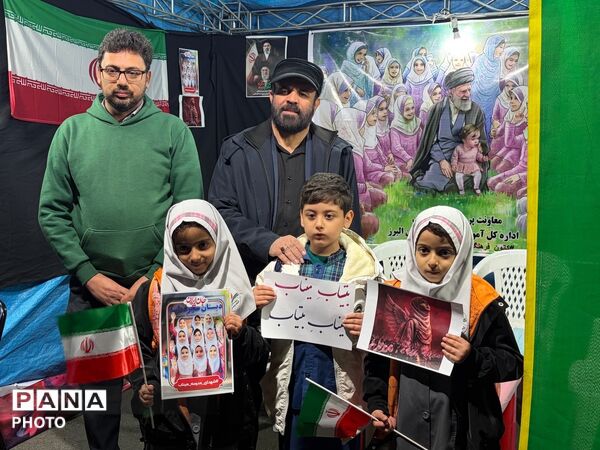 حضور دانش‌آموزان البرزی در گرامیداشت چهلم شهدای میناب در کرج 