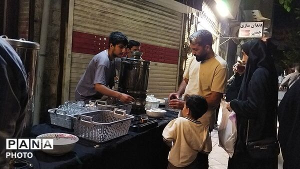 چایخانه حوزه علمیه گلشن در نود و نهمین شب از اجتماعات مردمی نیشابور 
