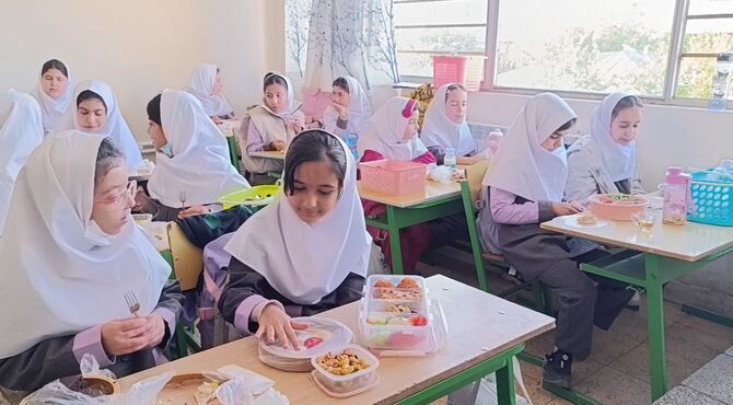 صبحانه سلامت کلاس چهارمی‌ها در مدرسه ام کلثوم خلخال