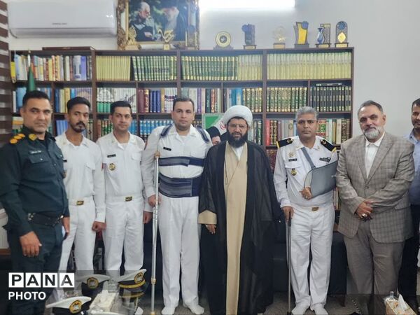 حضور بازماندگان ناوشکن دنا؛در میدان شهید آیت الله خامنه ای وتجلیل از ایثارگری مدافعان وطن