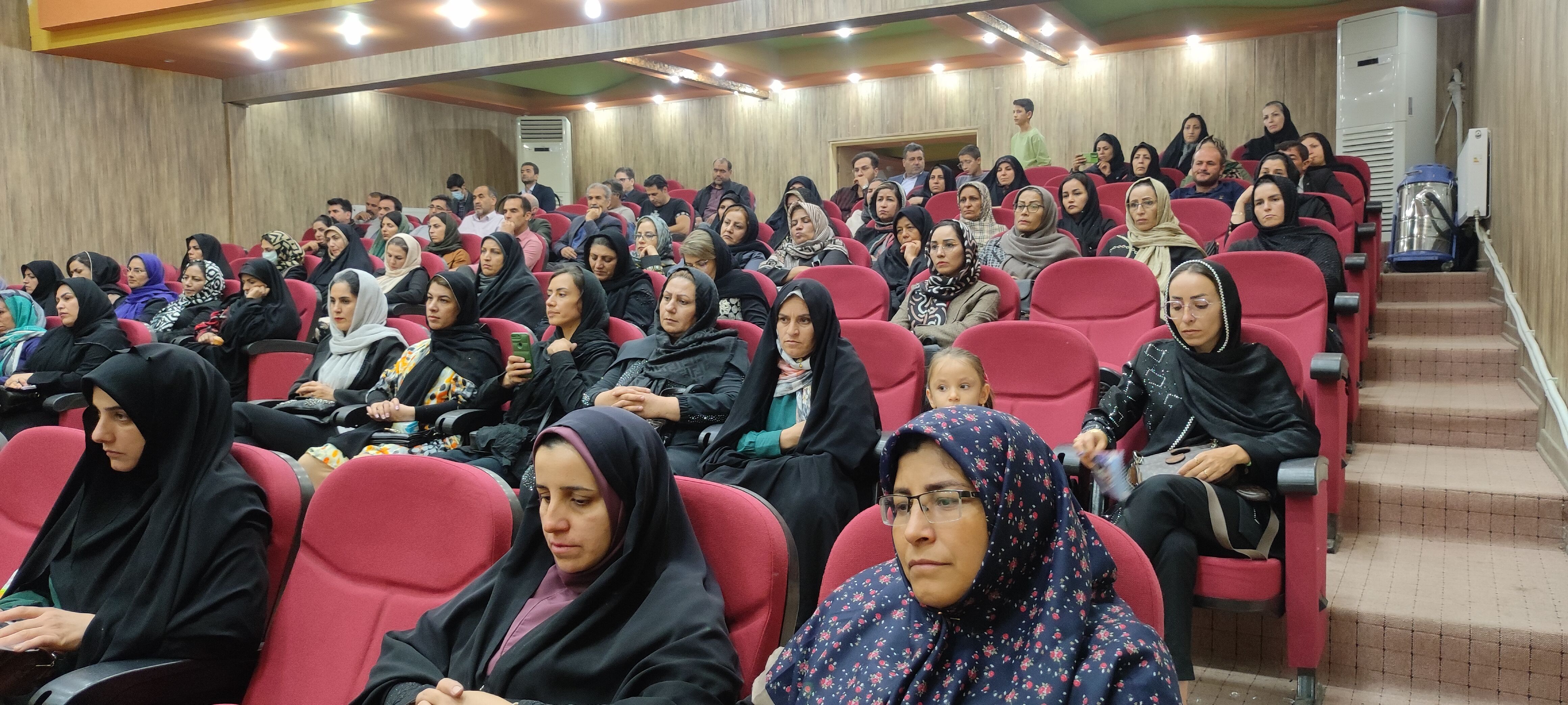 برگزاری جلسه انجمن اولیاء و مربیان دبیرستان نمونه دولتی فرزانگان شیروان