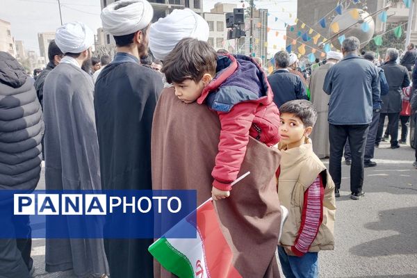 خروش مردمی در خیابان‌های رباط‌کریم در 22بهمن