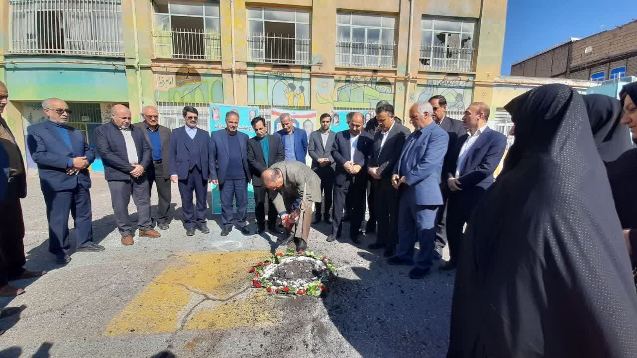 کلنگ مدرسه ۶ کلاسه خیّرساز مرحومه «سریه زعفرانی» در میانه به زمین زده شد