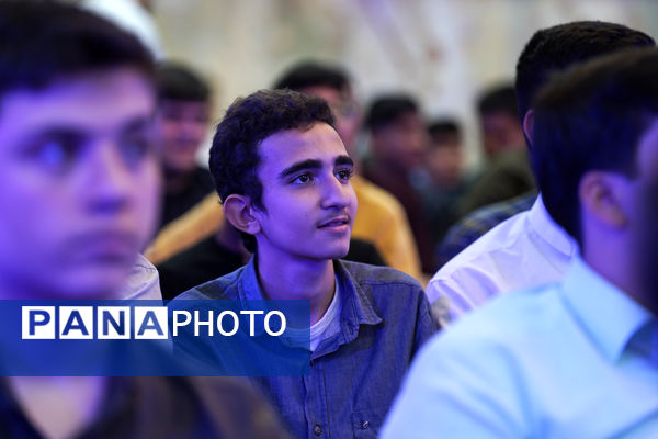 گردهمایی بزرگ ارکان هیات‌های دانش‌آموزی مدارس شهر تهران در حسینیه عشاق 