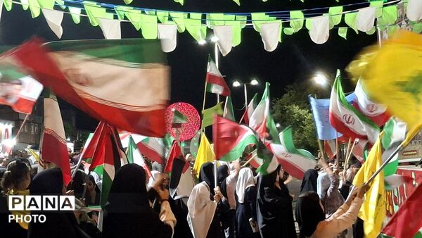 معمولان در شور انقلابی؛ مردم ولایتمدار بار دیگر حضوری پررنگ داشتند