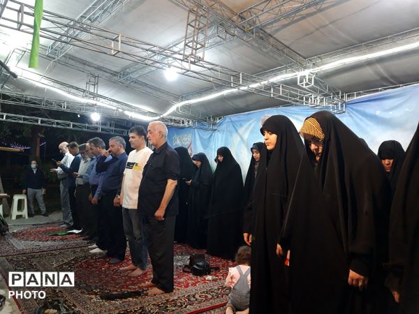 اقامه نماز استغاثه به امام زمان (عج) در موکب حماسه مقاومت دانش آموز 