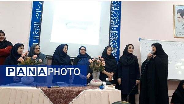  جلسه انجمن اولیا و مربیان در دبیرستان فرهنگیان ناحیه ۷مشهد 