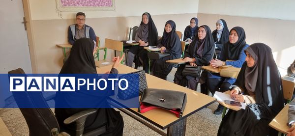 برگزاری دوره‌های توانمند‌سازی ویژه دبیران متوسطه اول 