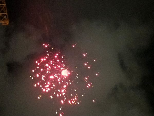 فریاد «الله‌اکبر» مردم در خیابان امام رضا(ع)؛ شبی پرشور در آستانه ۲۲ بهمن