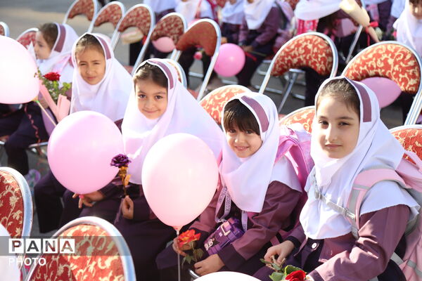 آیین استانی جشن شکوفه ها در دبستان حافظ ناحیه یک اردبیل 