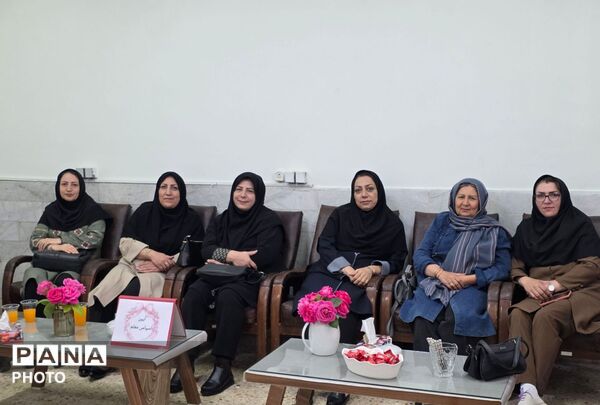 دبیرستان فاطمه‌الزهرا میزبان آیین خاطره‌سازان