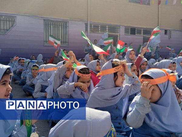 حال و هوای جشن ۲۲ بهمن در دبستان بهاردانش