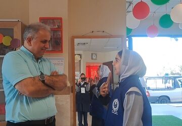 هدیه‌ای برای دانش‌آموزان دبستان عارف