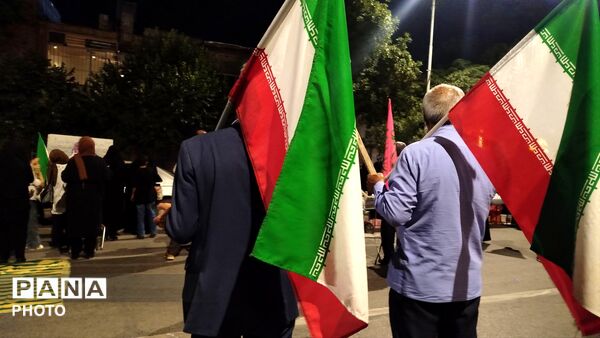 مردم ایران همیشه در سنگر خیابان