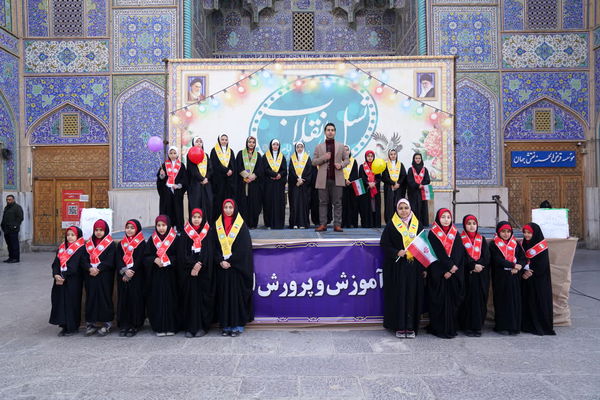 بازدید مدیرکل آموزش و پرورش از غرفه اداره‌کل نوسازی مدارس استان اصفهان در راهپیمایی 22 بهمن