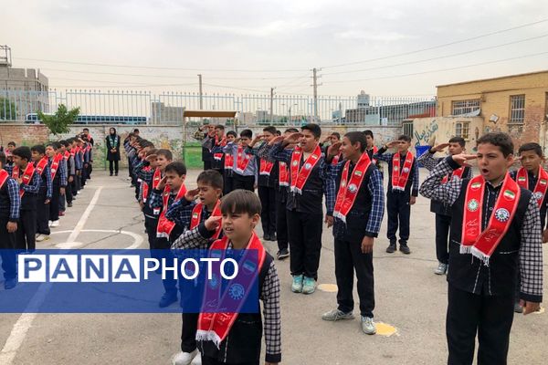 بازدید کشوری از دانش‌آموزان پیشتاز دبستان فولادفر ناحیه دو شهرری 