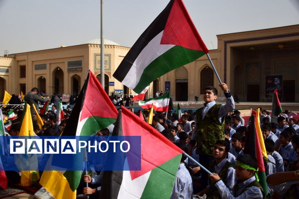 تجمع دانش‌آموزان شیرازی در حمایت از جبهه مقاومت