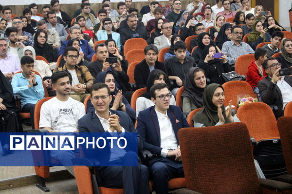 تجلیل از برگزیدگان دبیرستان شهید بهشتی شهرستان بوشهر (1)