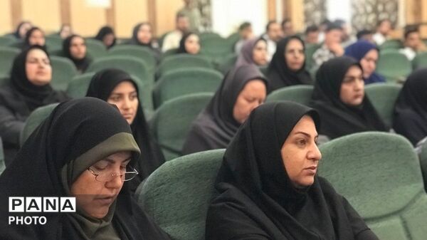 گردهمایی مسئولان و مدیران مدارس در سالن معلم اشخانه