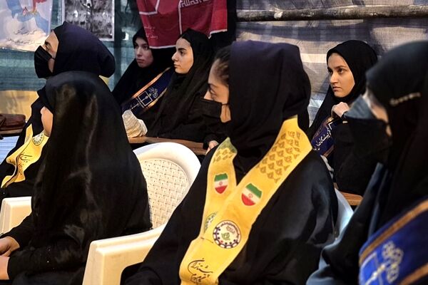 از کلاس درس تا خدمت؛ موکب بسیج و دانش‌آموزی پیشگامان جهاد تبیین و خدمت